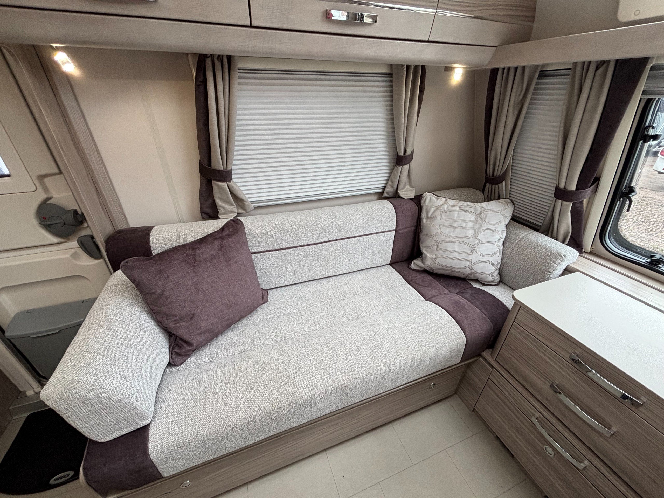 2022 Elddis Avante Riva 860