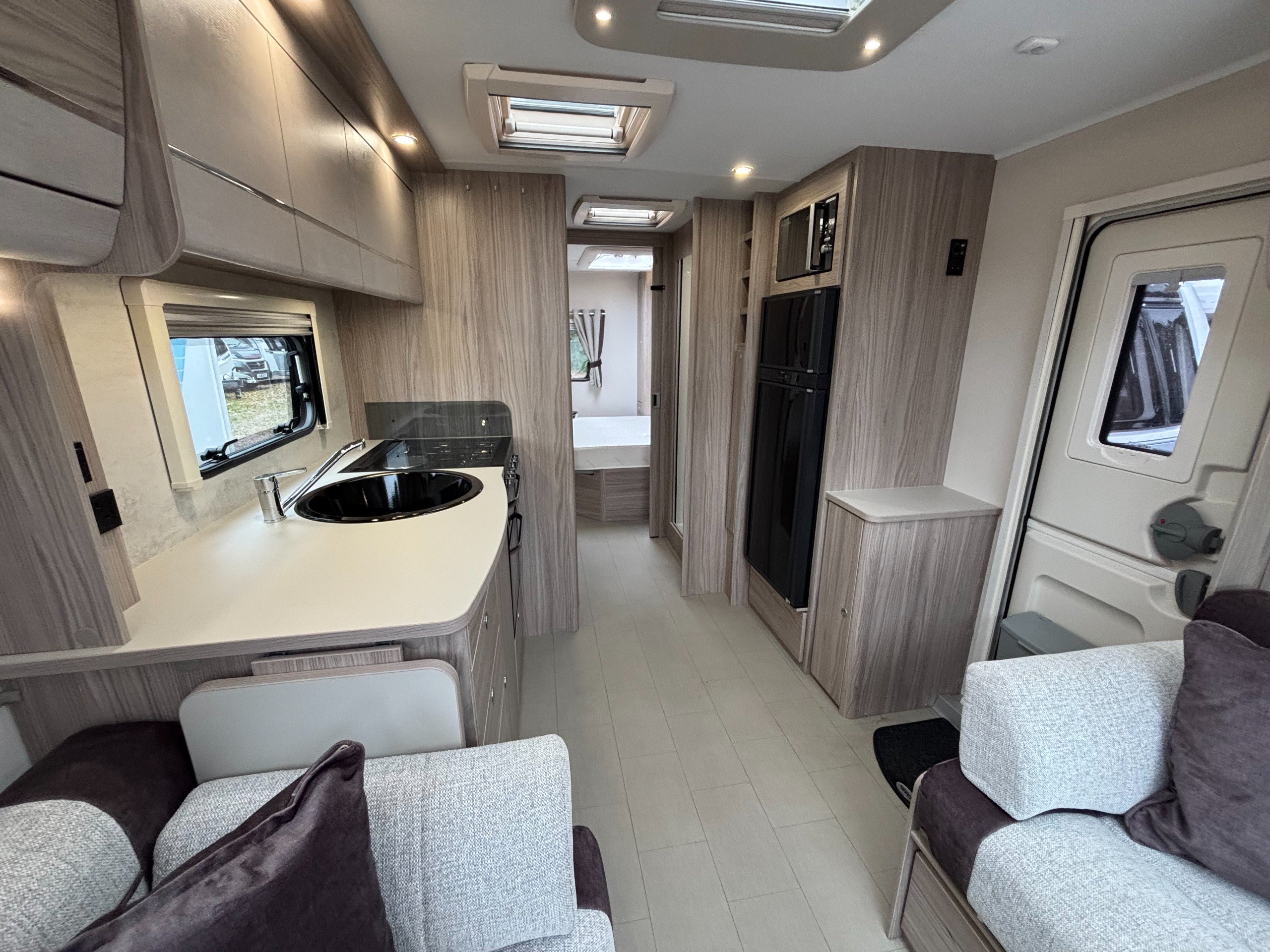 2022 Elddis Avante Riva 860