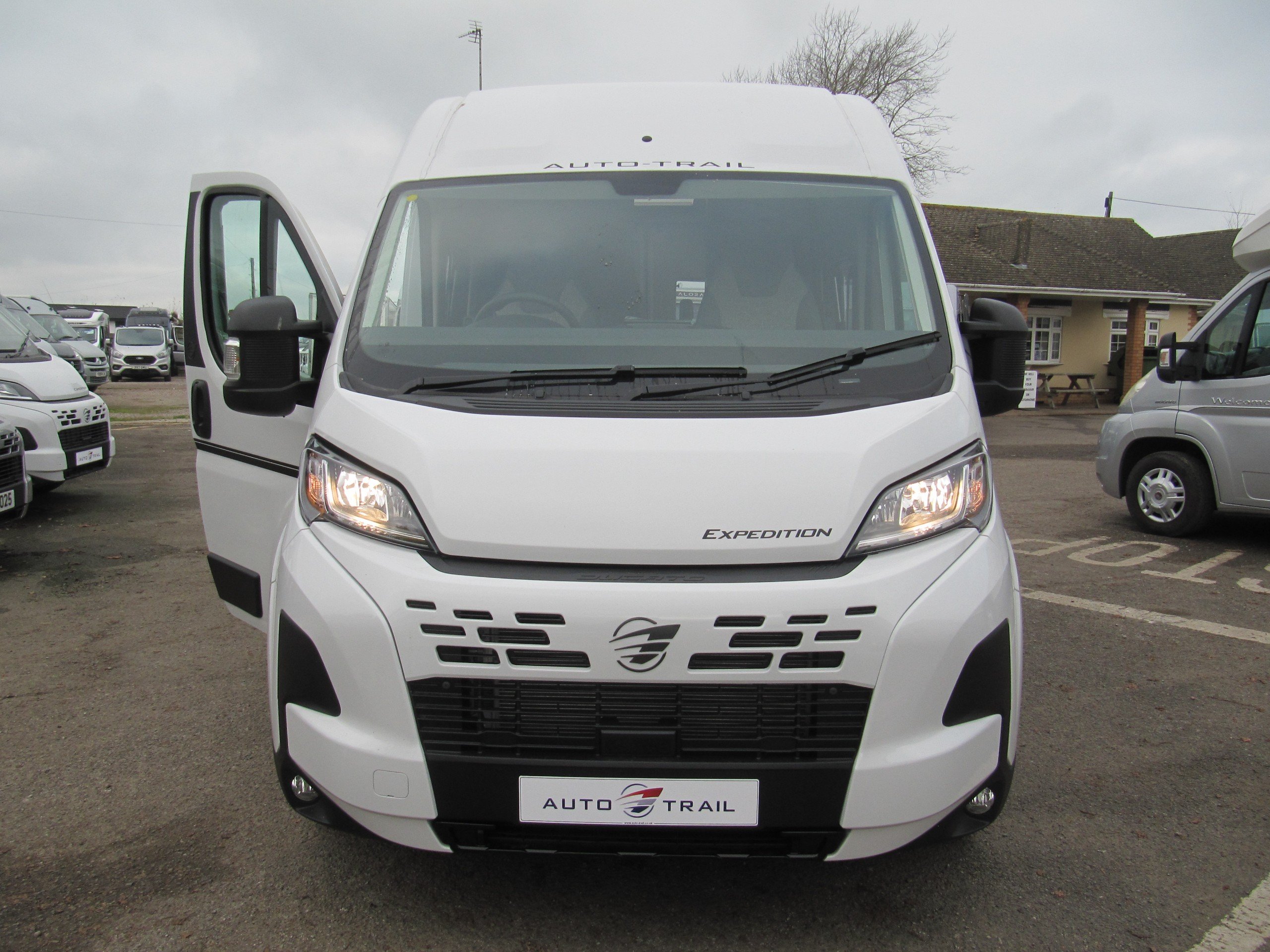 2025 Auto-Trail Expedition 67