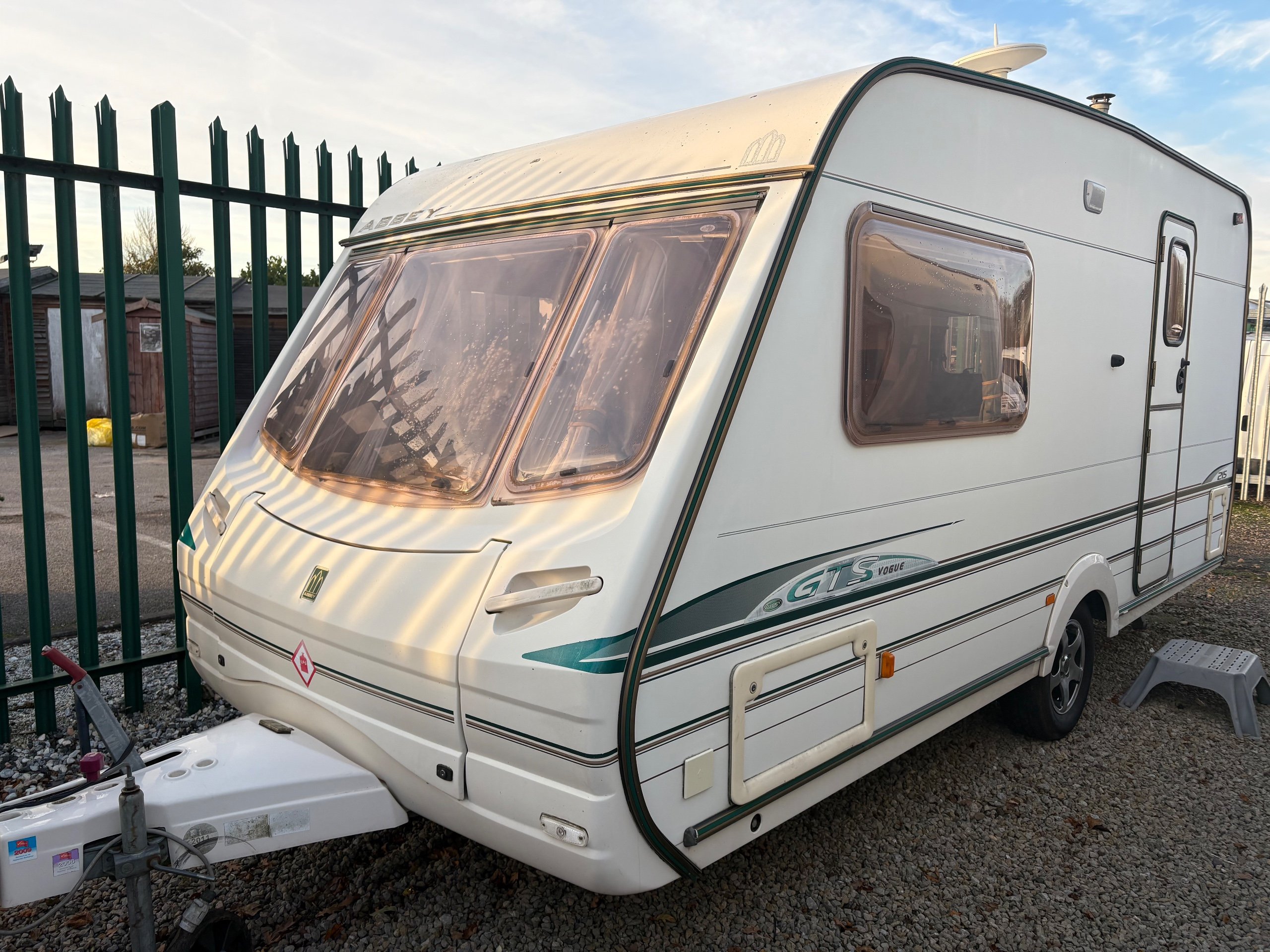 Abbey GTS Vogue 215 (2003) 2-Berth Caravan with End-Washroom